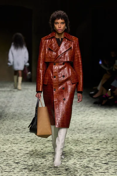 Look 10
